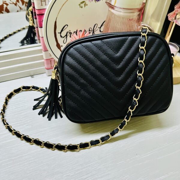 Fashion Leisure Chain Bag - Black color